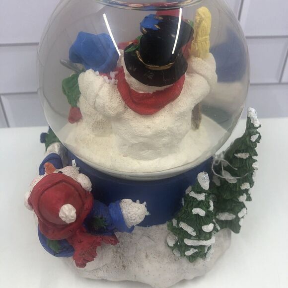 Christmas Snowman Musical Snow Globe- plays White Christmas. Approx 5 “ Tall - Picture 5 of 6